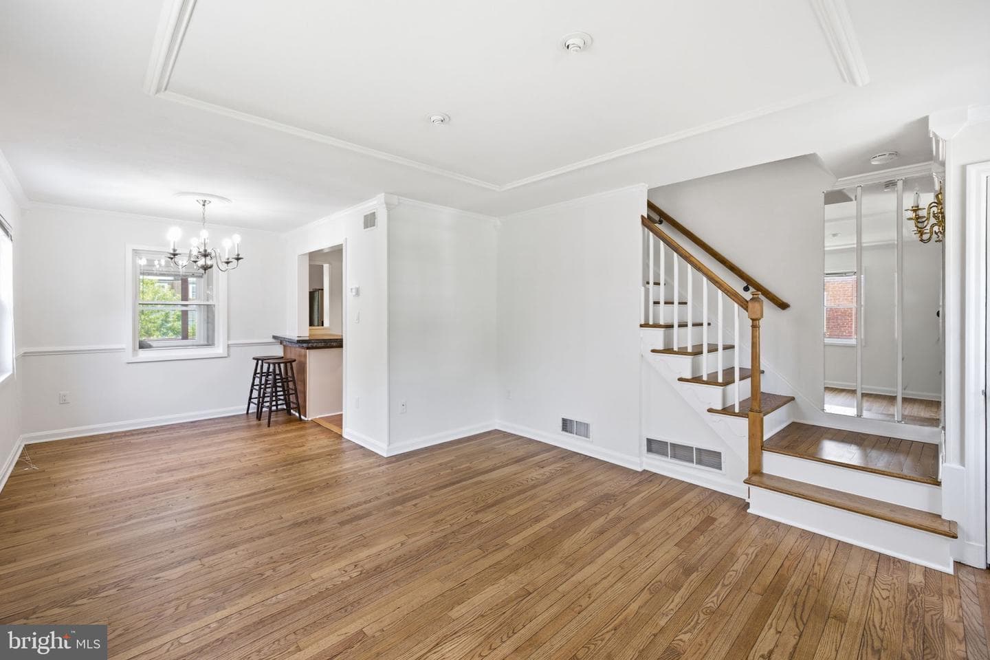 2033 Arlington Terrace photo 5
