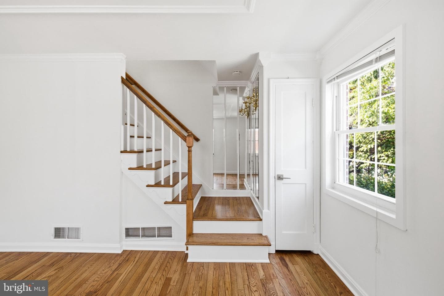 2033 Arlington Terrace photo 6