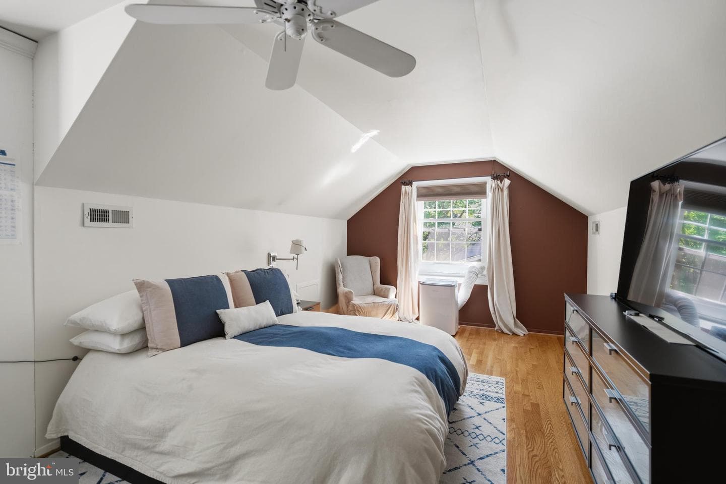 8611 Cyrus Place photo 27