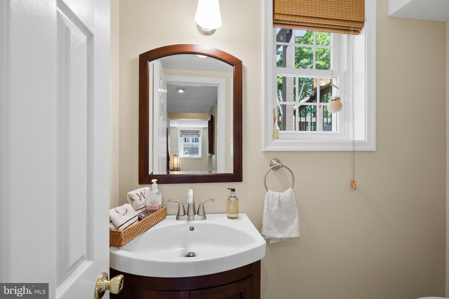8611 Cyrus Place photo 32