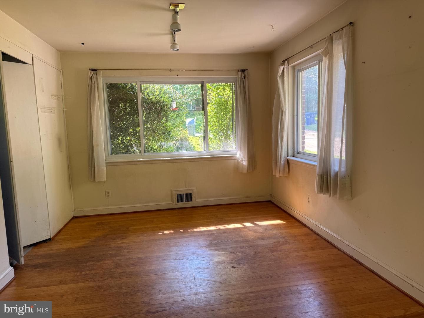 7028 Bradley Circle photo 12
