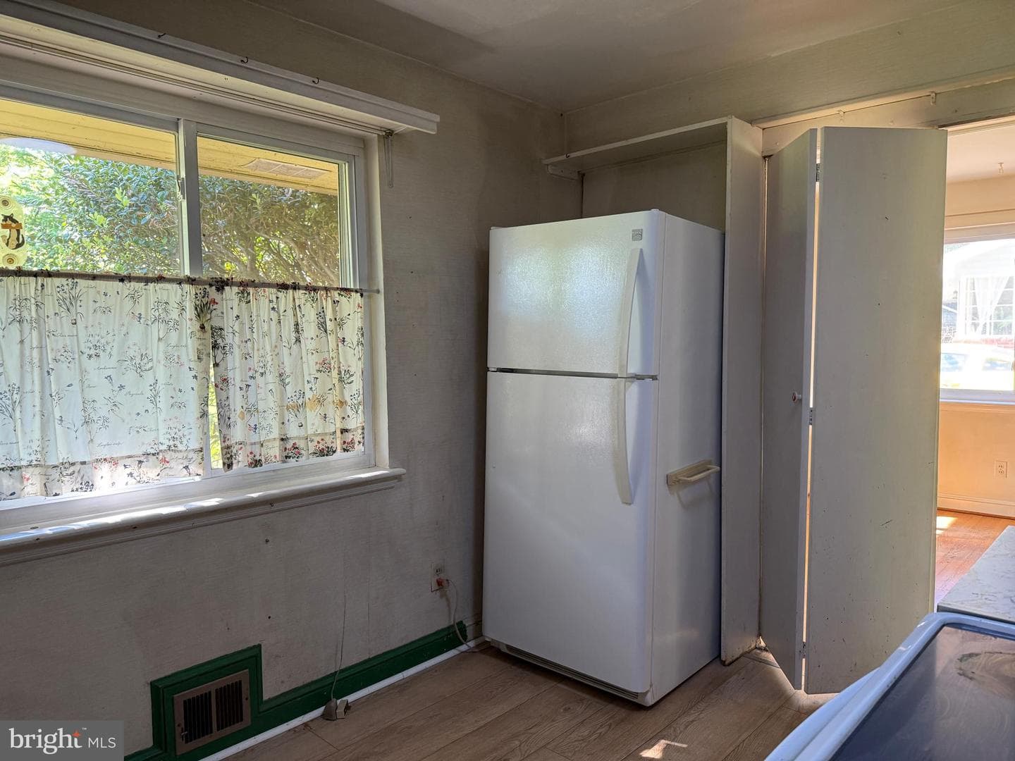 7028 Bradley Circle photo 5