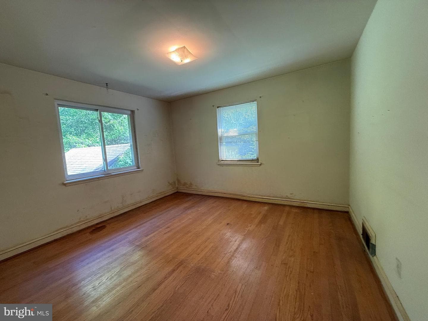 7028 Bradley Circle photo 8