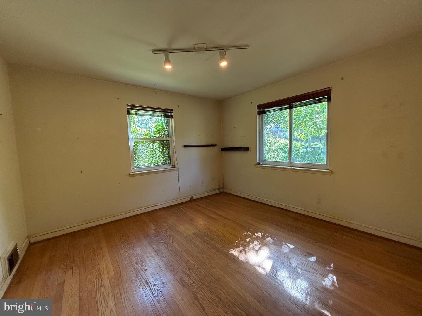 7028 Bradley Circle photo 9