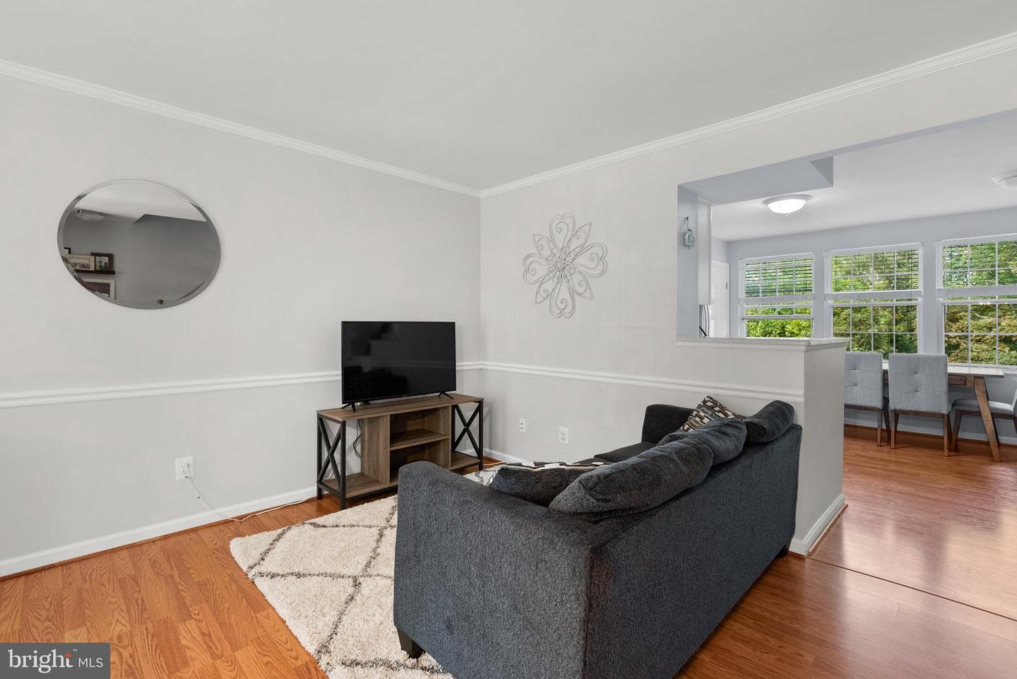 6592 Skylemar Trail photo 4