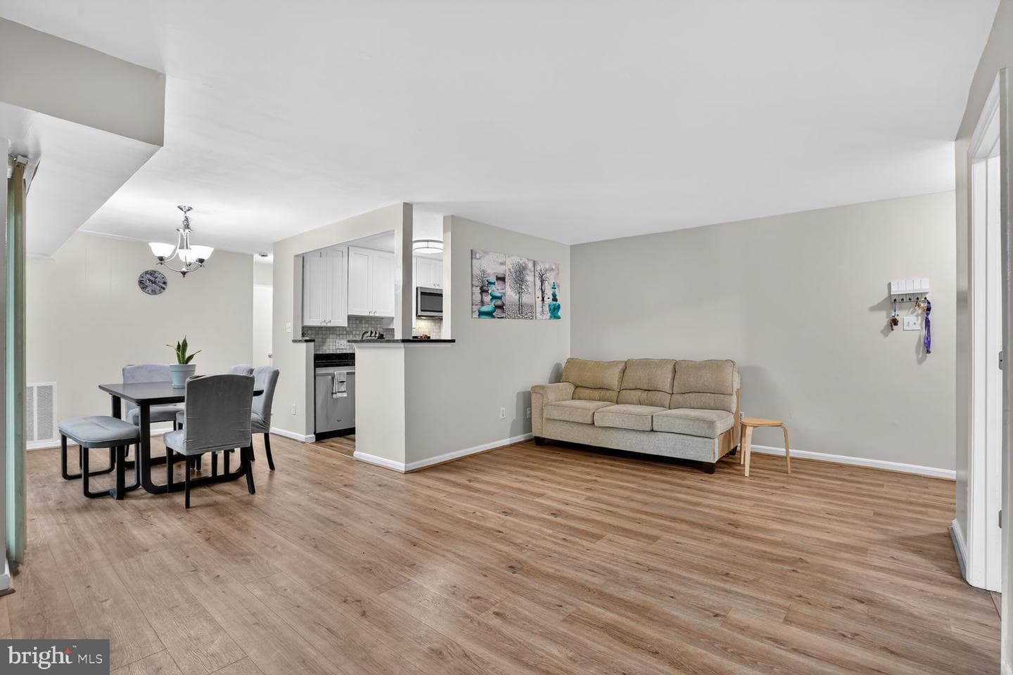 2911 Charing Cross Road #8 photo 6