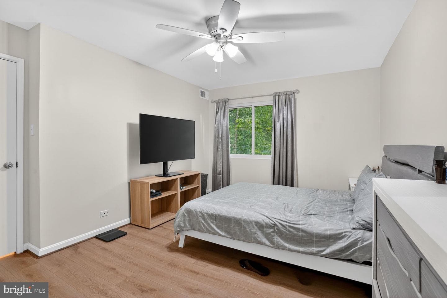 2911 Charing Cross Road #8 photo 8