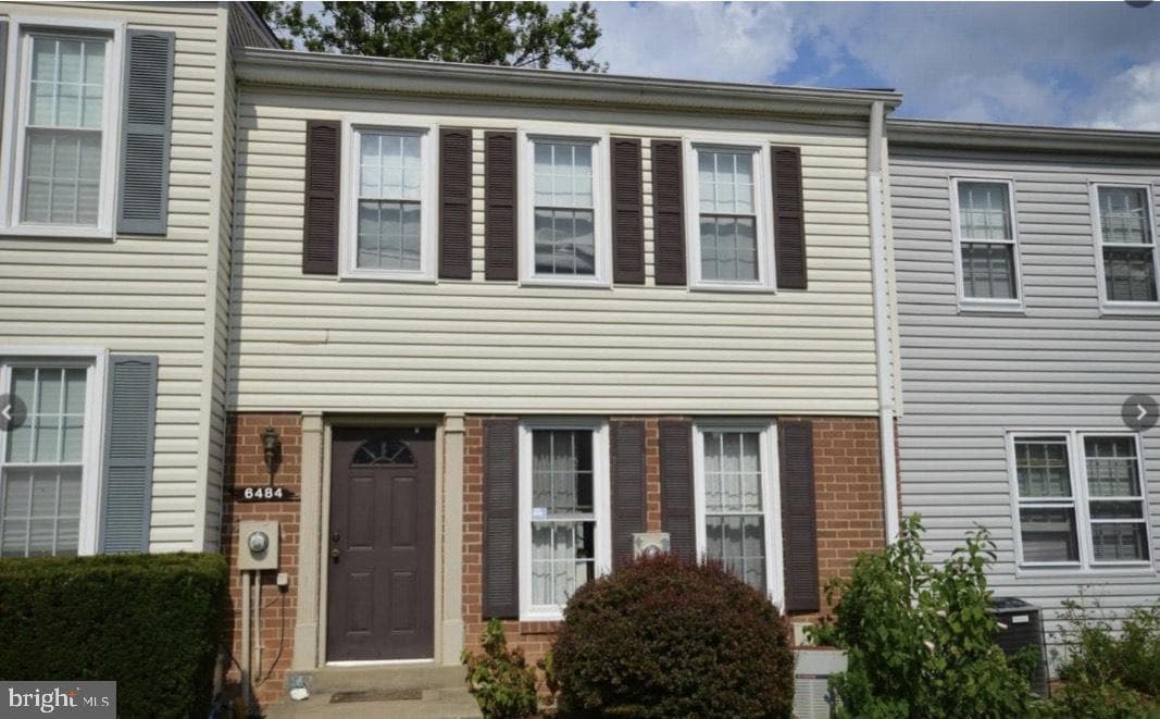 6484 Fenestra Ct