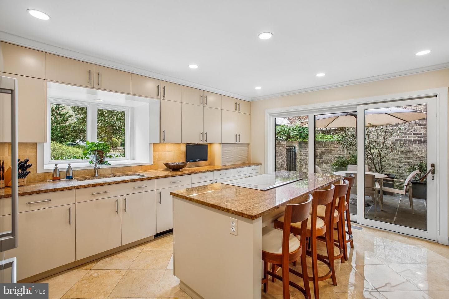 700 Belgrove Road photo 13