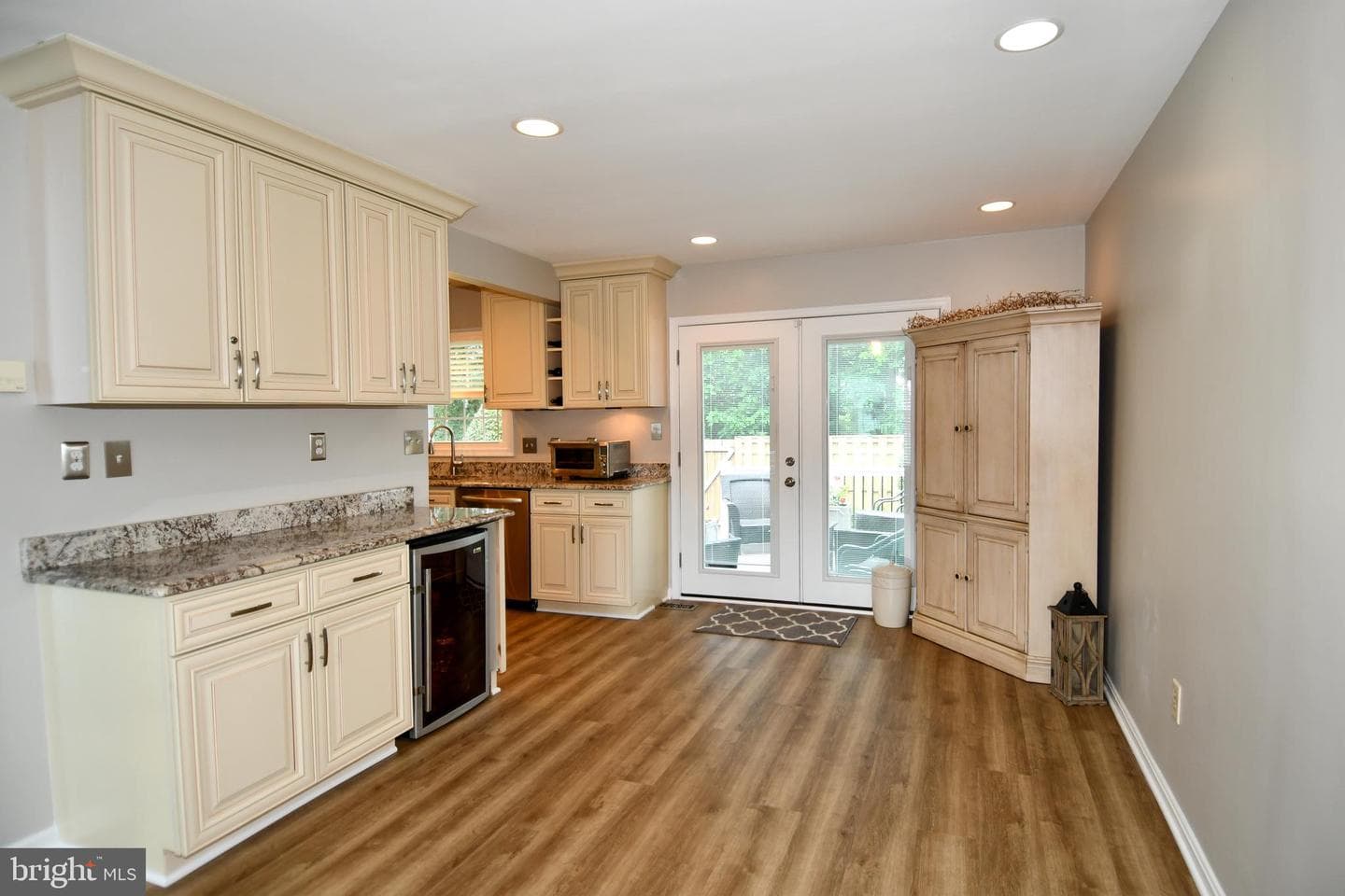 6531 Palisades Drive photo 10