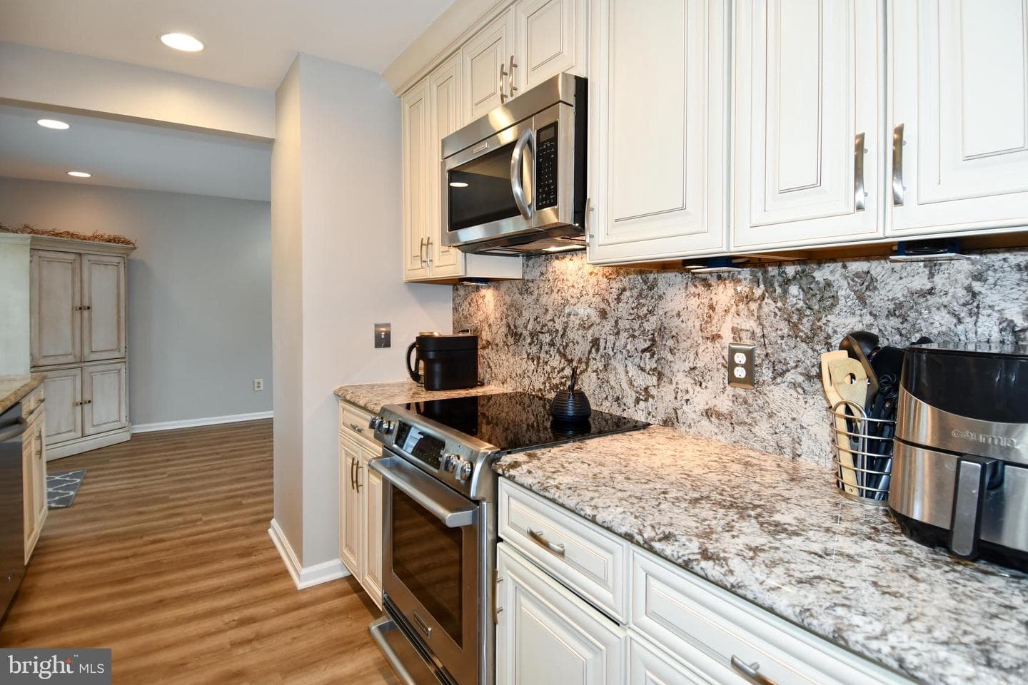 6531 Palisades Drive photo 9