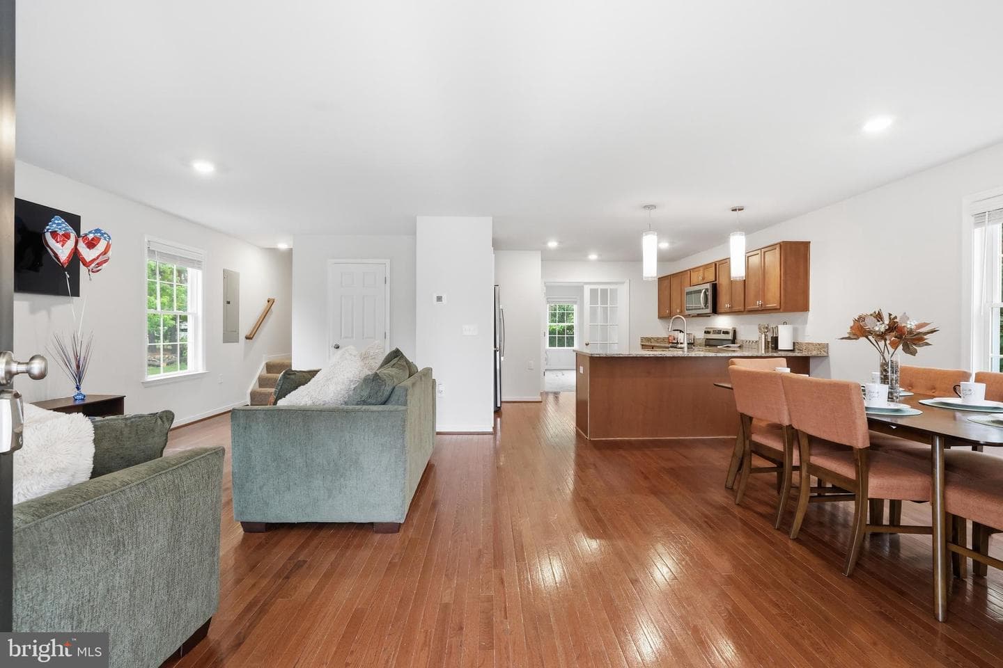 8528 Engleside Street photo 4