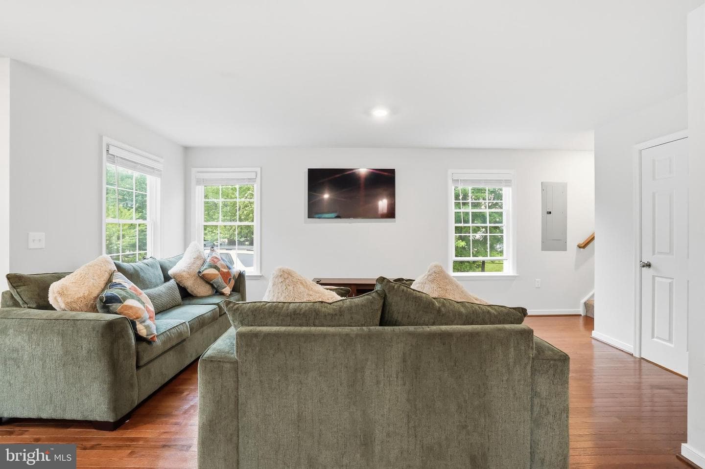 8528 Engleside Street photo 6