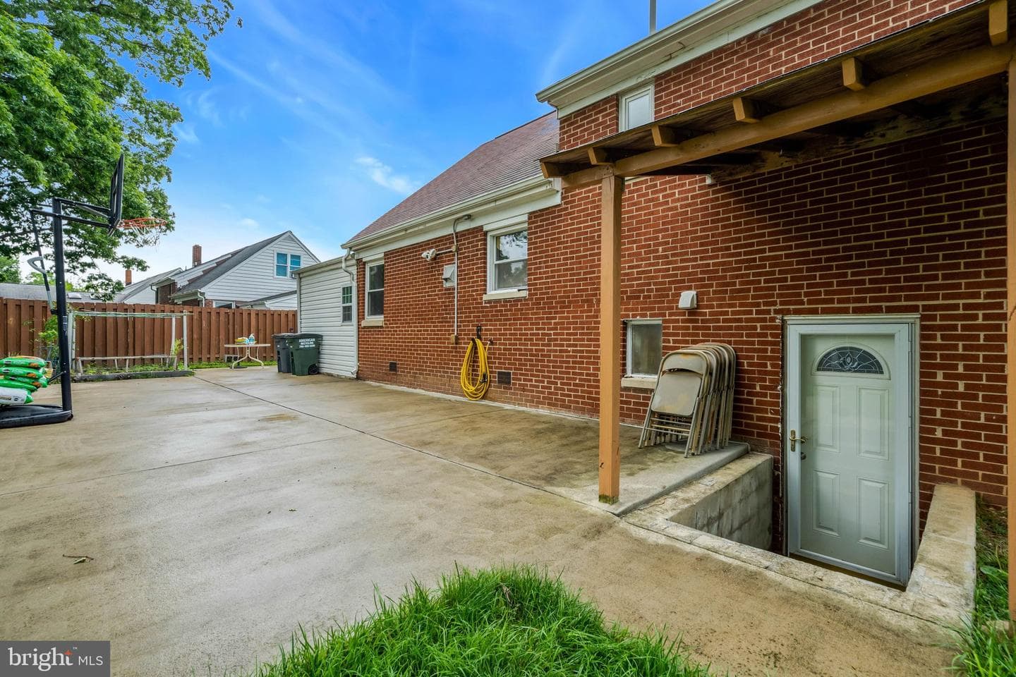 5910 Flanders Street photo 33