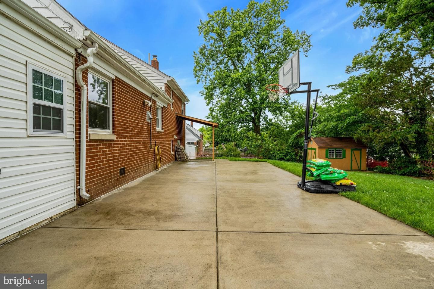 5910 Flanders Street photo 34