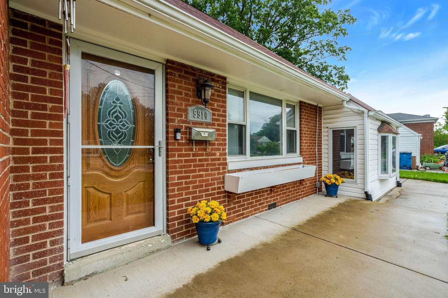 5910 Flanders Street photo 4
