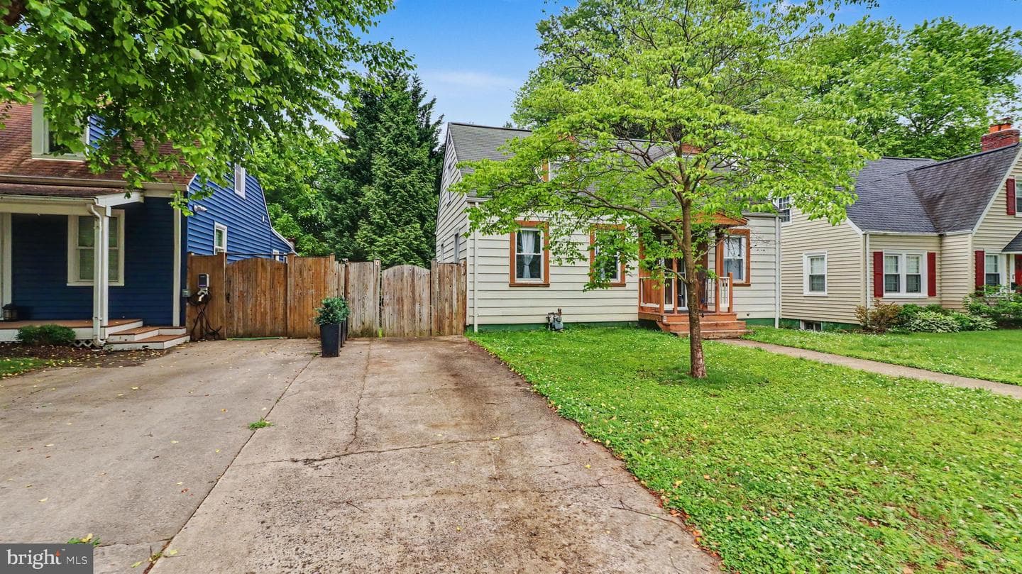 2803 Greenway Blvd, Falls Church