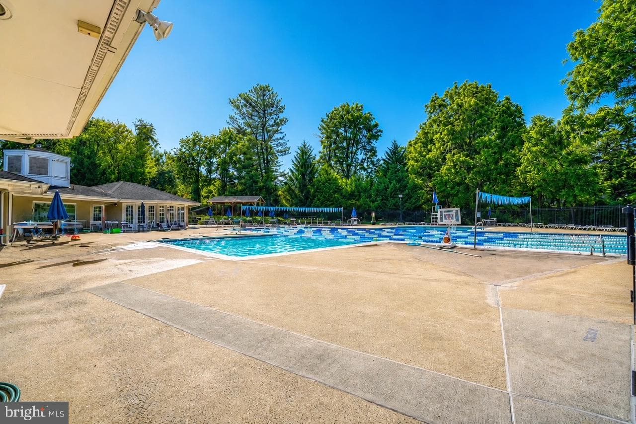 9501 Wallingford Drive photo 36