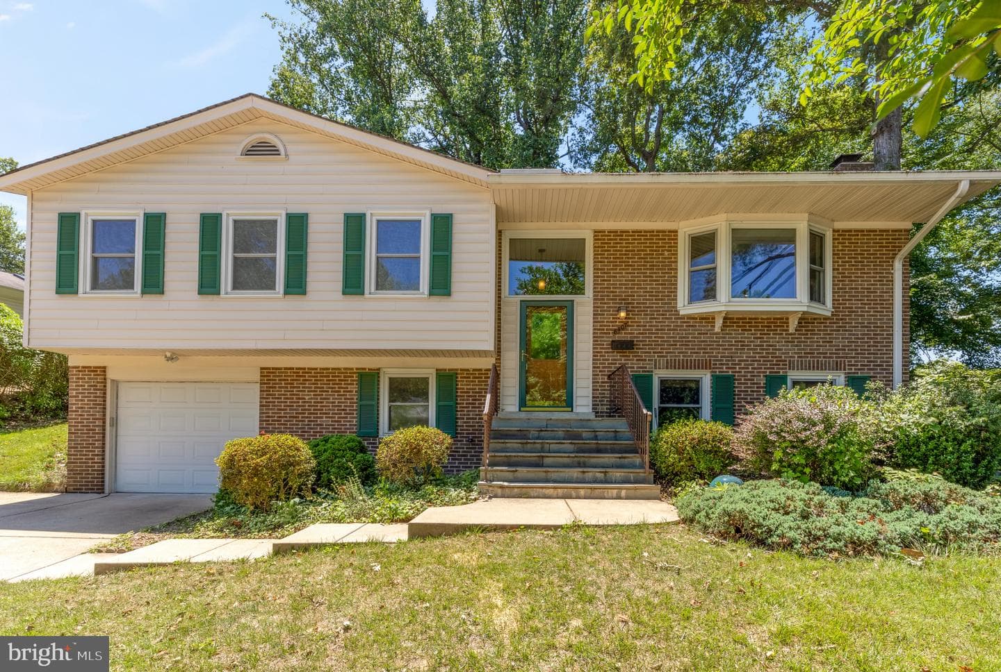 8407 Georgian Way, Annandale