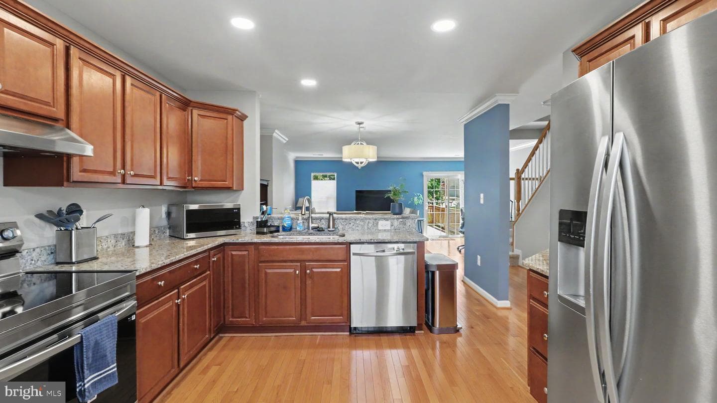 8584 Enochs Drive photo 3