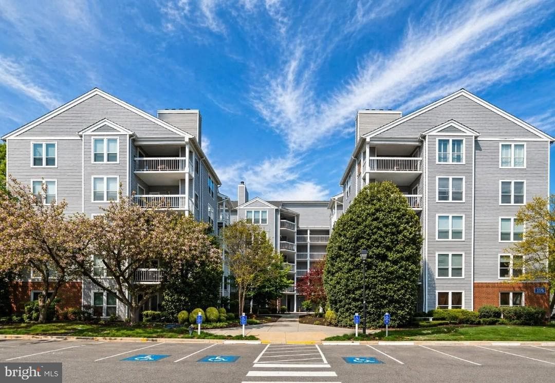 3176 Summit Square Drive #4-A3, Oakton