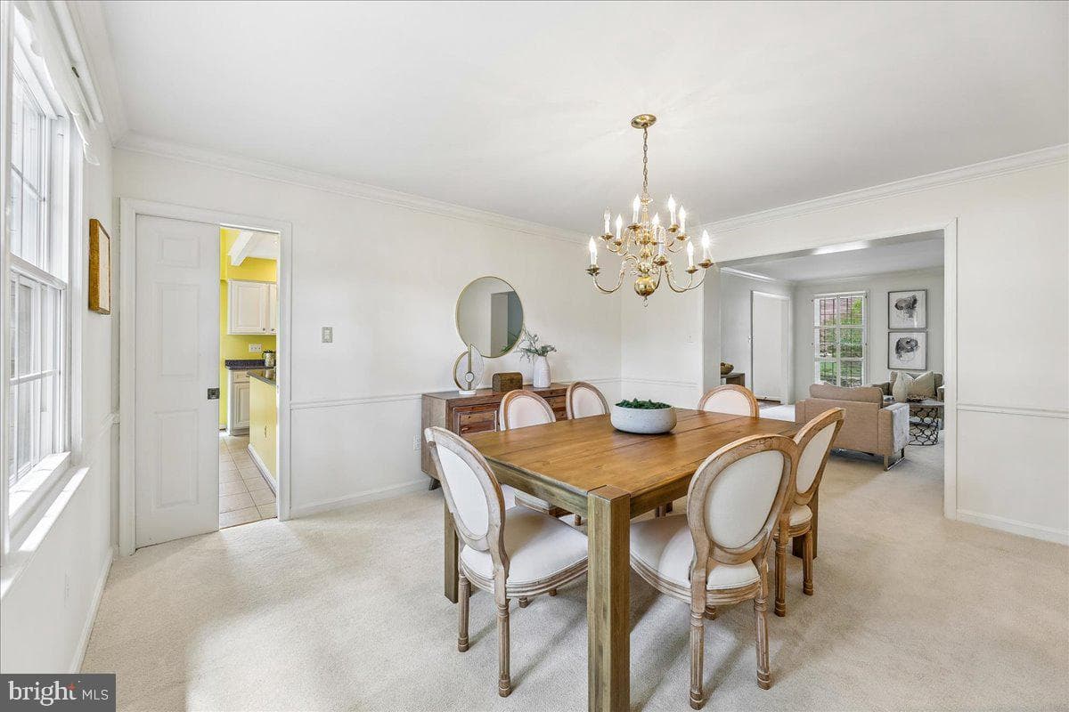 9804 Dansk Court photo 10
