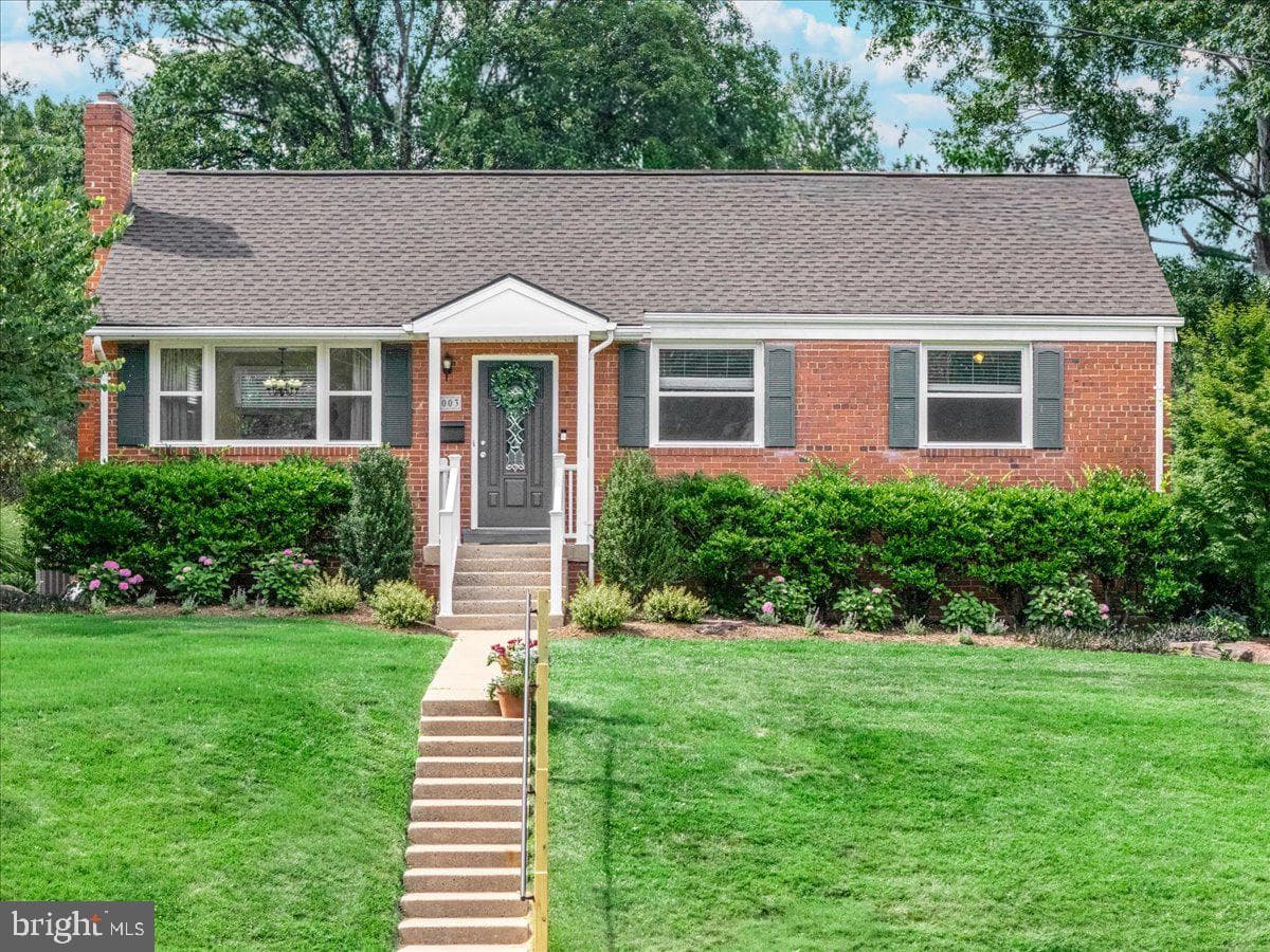 7003 Terrace Court, Annandale