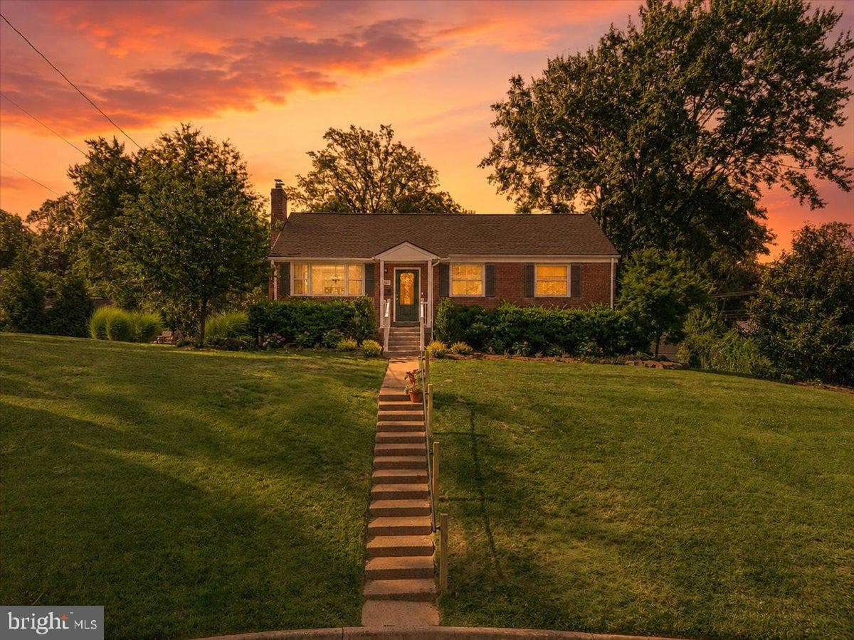 7003 Terrace Court, Annandale