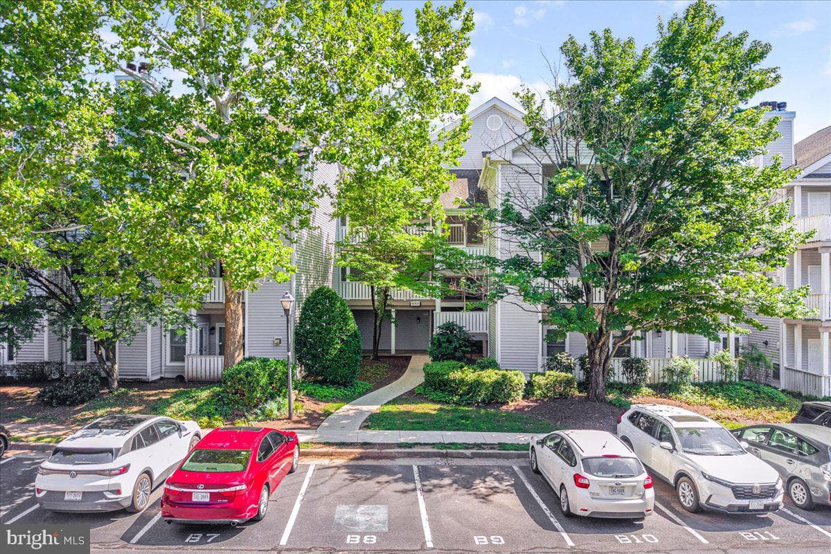 14305 Climbing Rose Way #202, Centreville