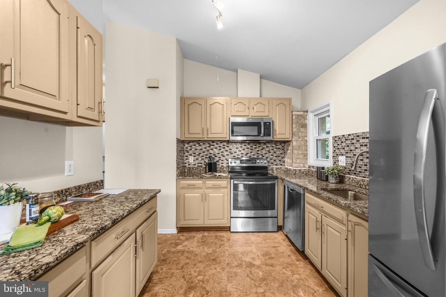 7802 Appledore Court photo 22