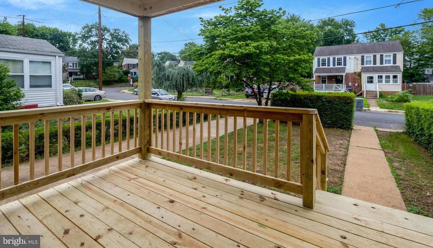 5926 Edgehill Court photo 3