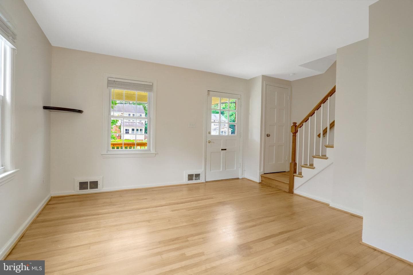 5926 Edgehill Court photo 4