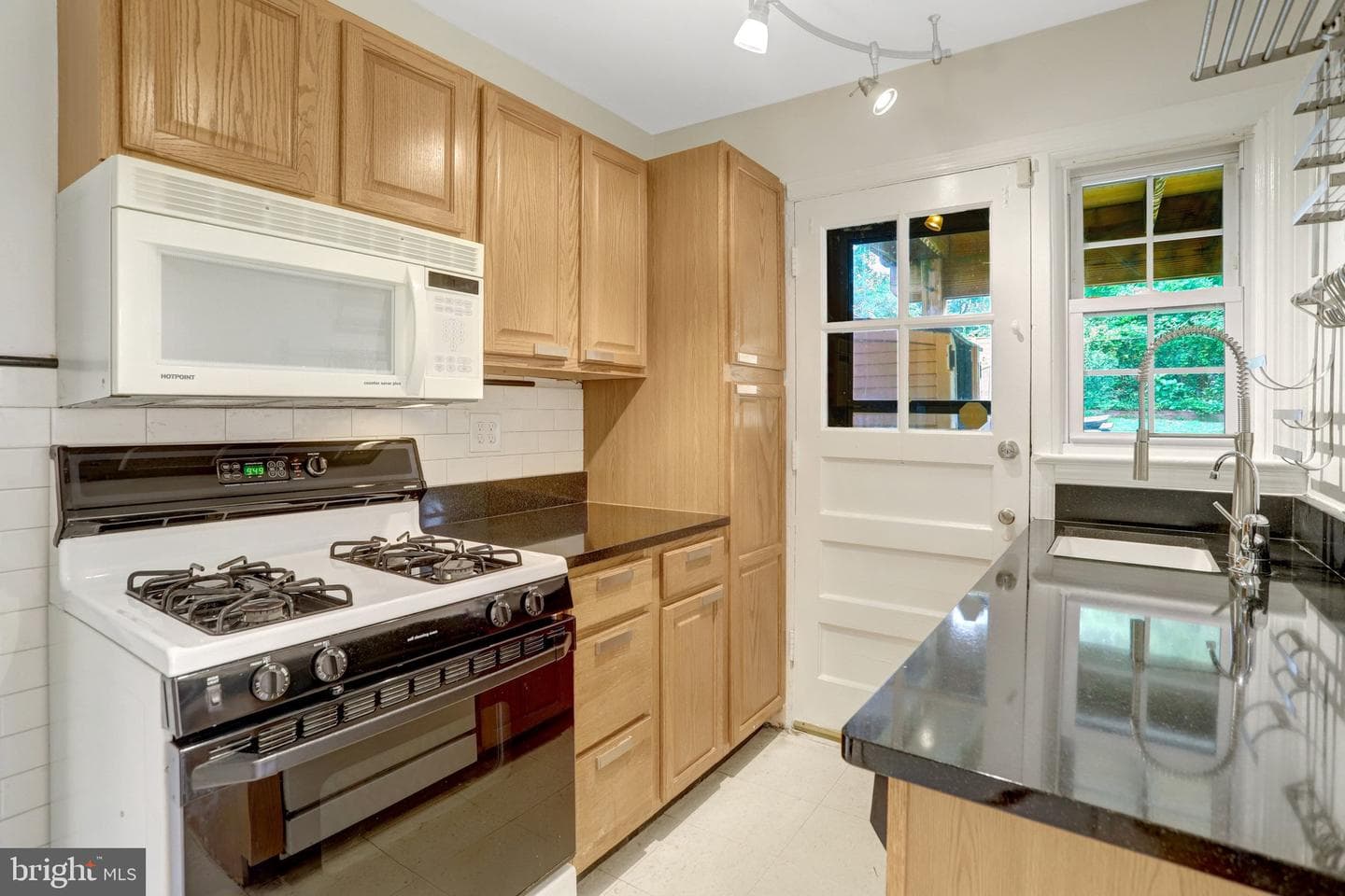 5926 Edgehill Court photo 9