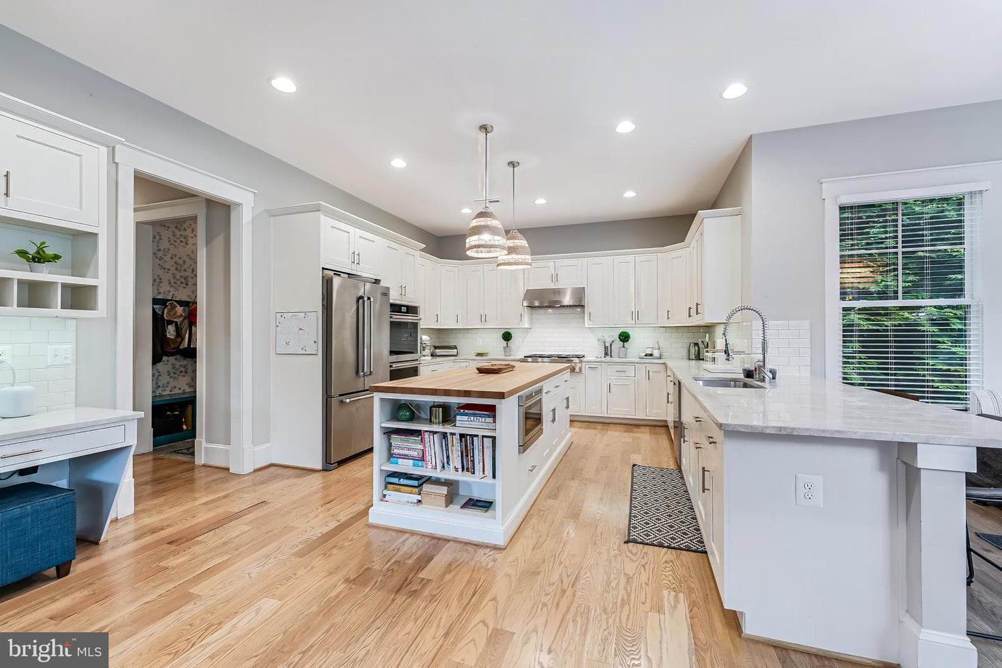 916 Desale Street SW photo 19