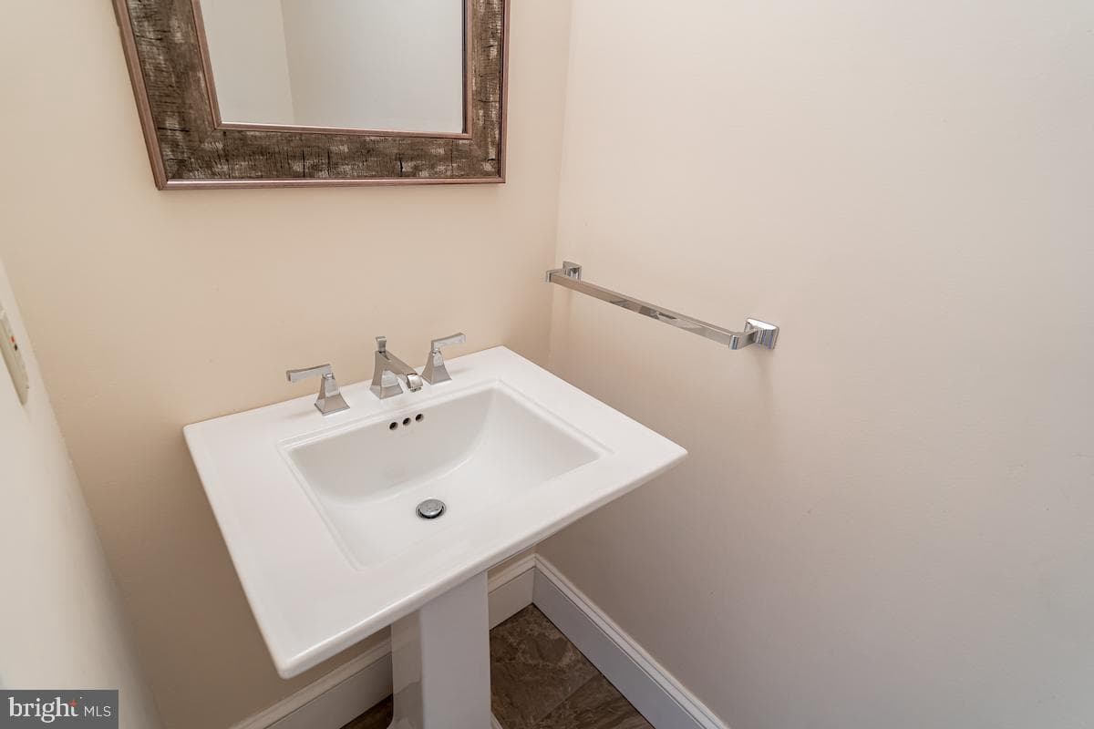 7348 Lewinsville Square Place photo 14