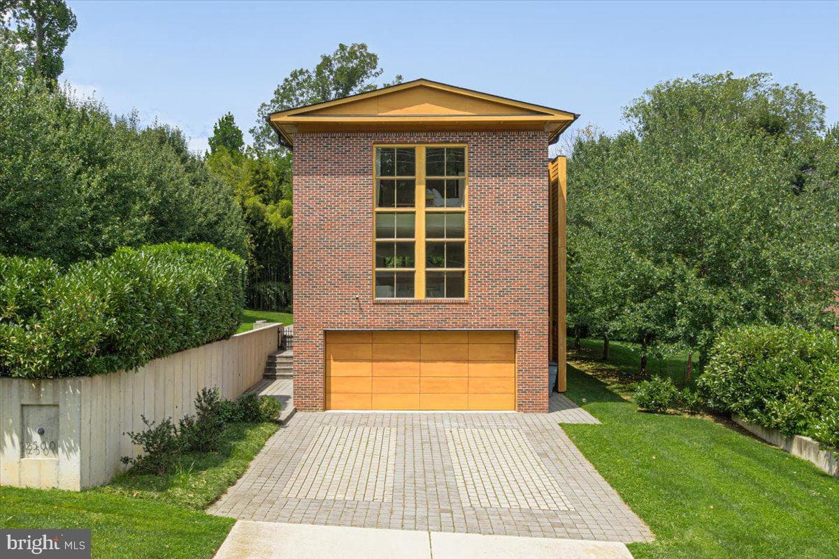 2500 Buckelew Drive, Falls Church