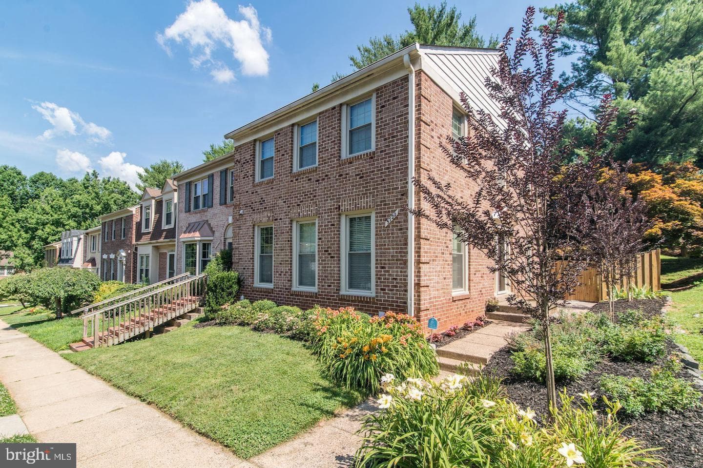 5720 Crownleigh Court, Burke