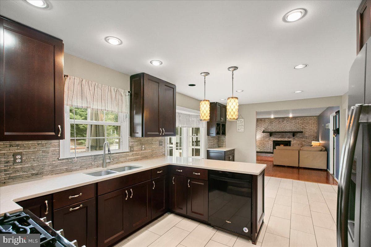 7142 Red Horse Tavern Lane, Springfield