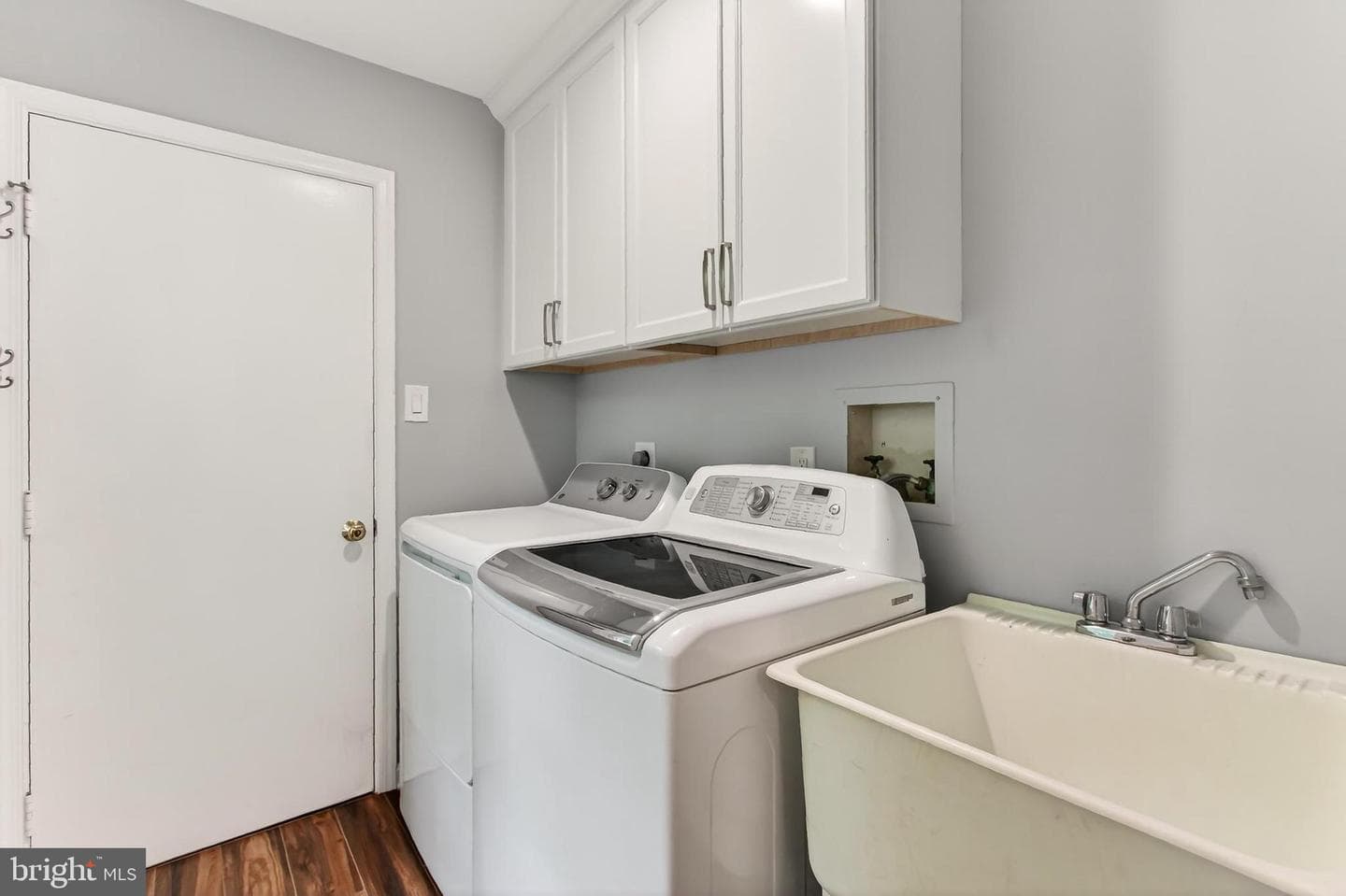 6042 Makely Drive photo 22