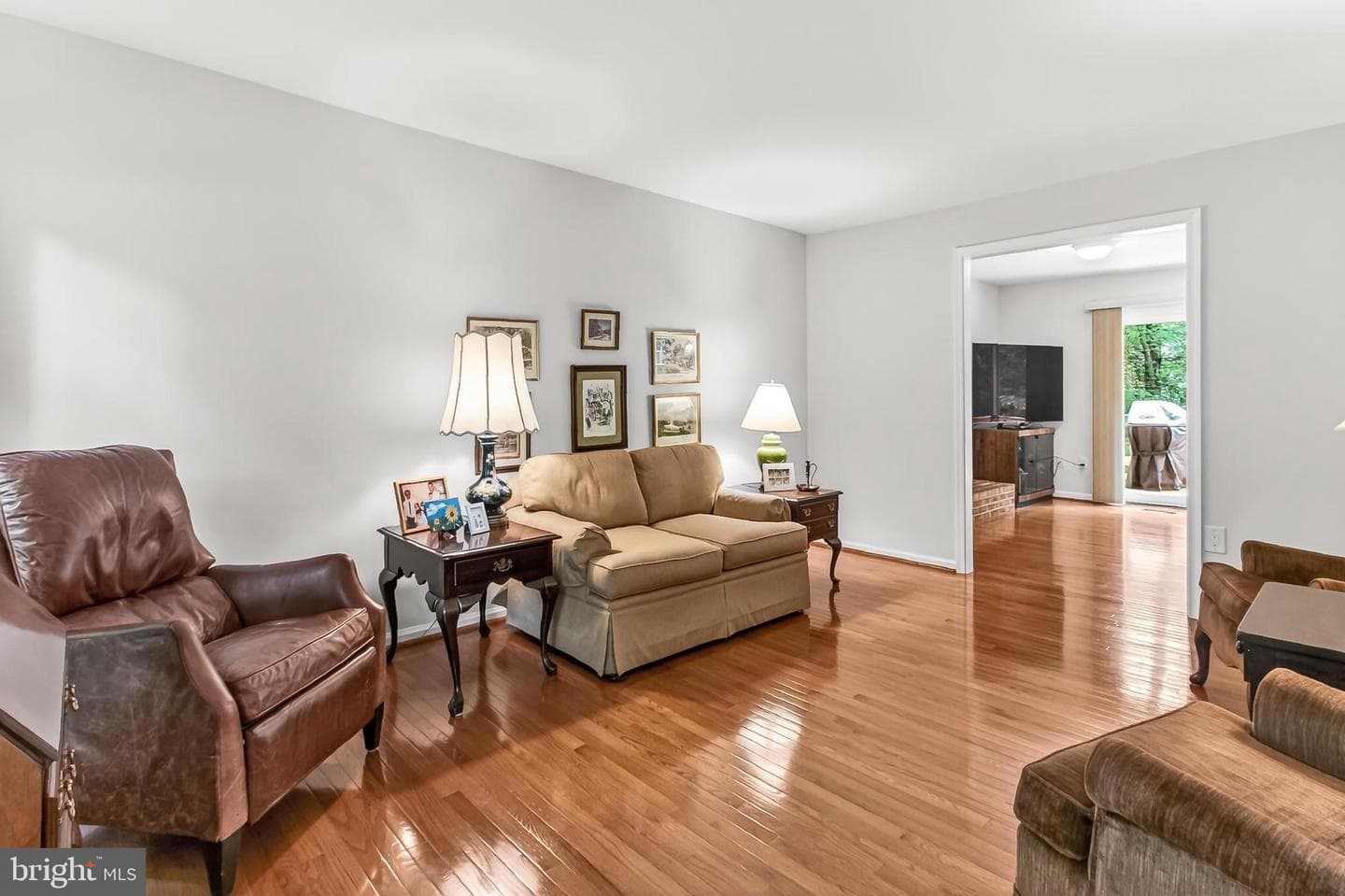 6042 Makely Drive photo 5
