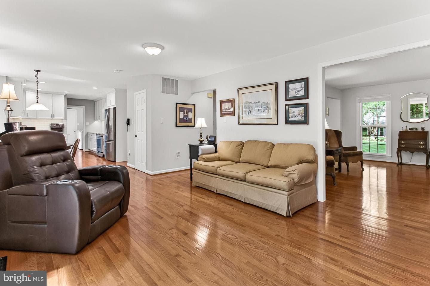 6042 Makely Drive photo 9