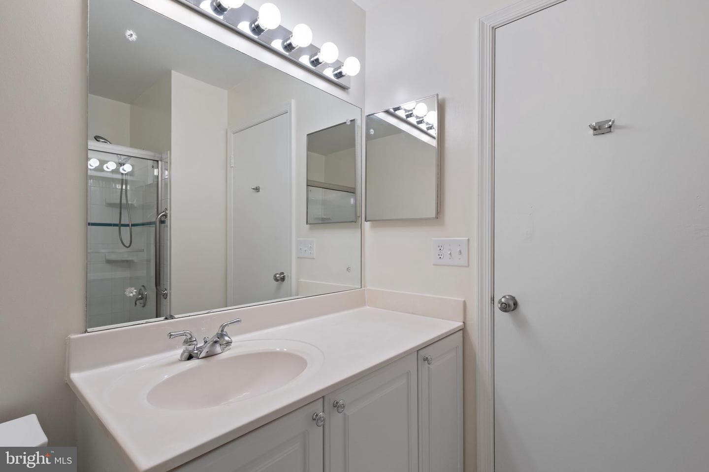 4300 Roberts Avenue photo 42