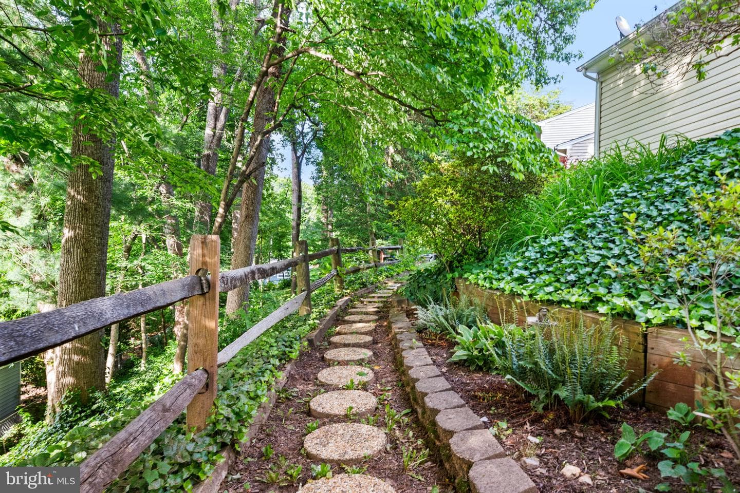 8522 Fairburn Drive photo 40