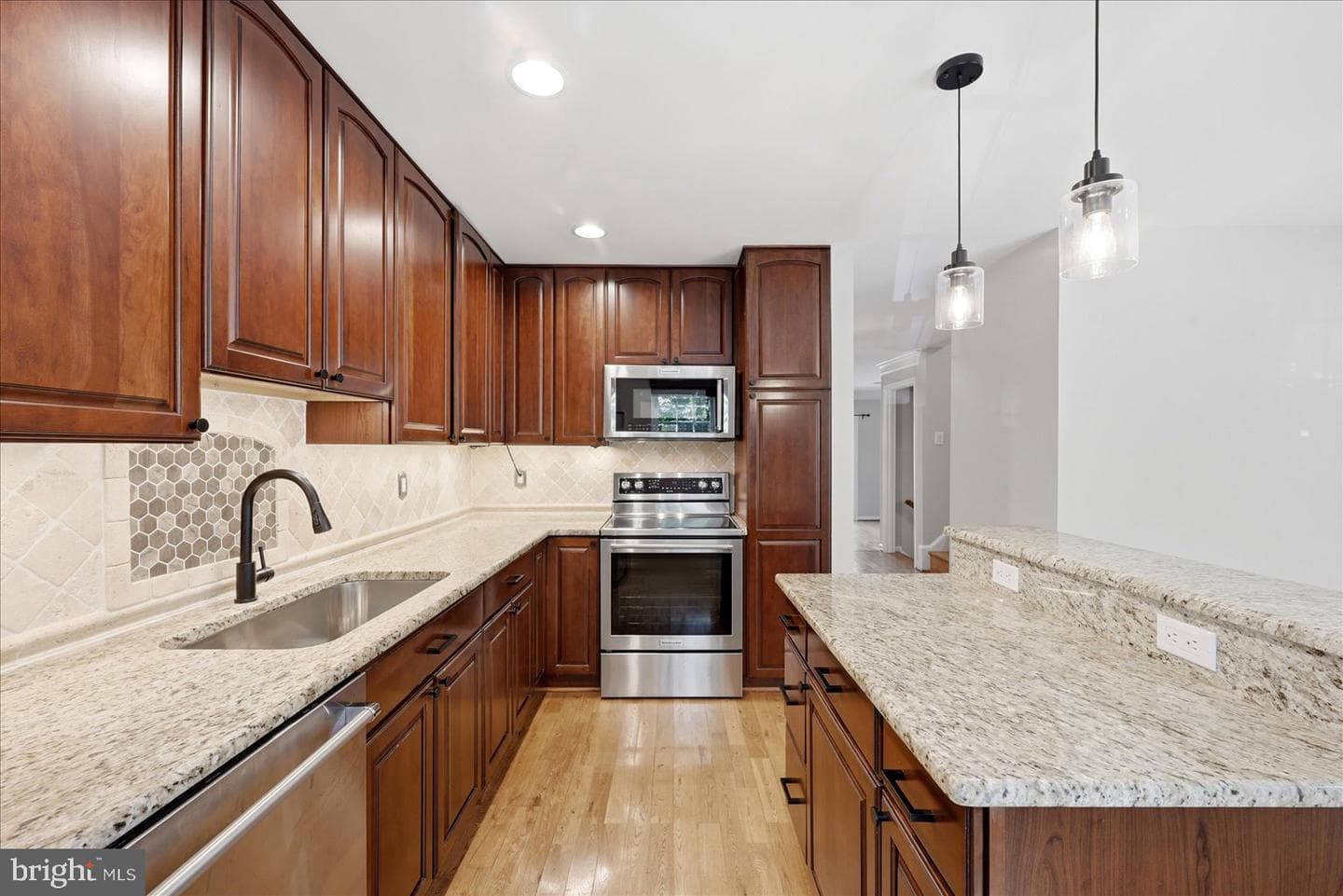 6050 Heatherwood Drive photo 4