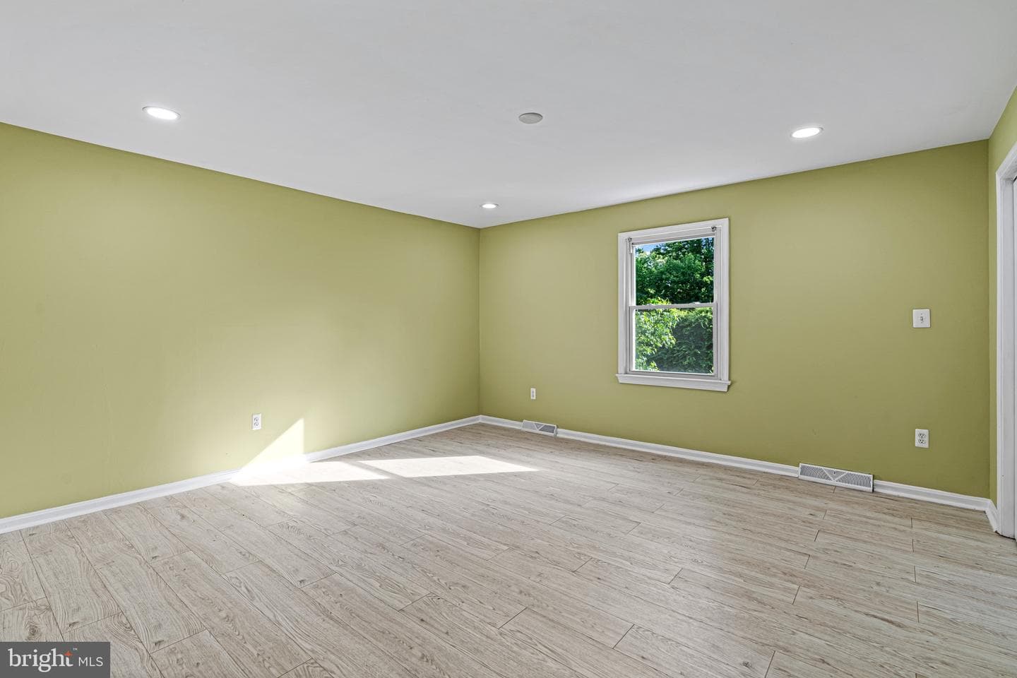 717 Kentland Drive photo 30