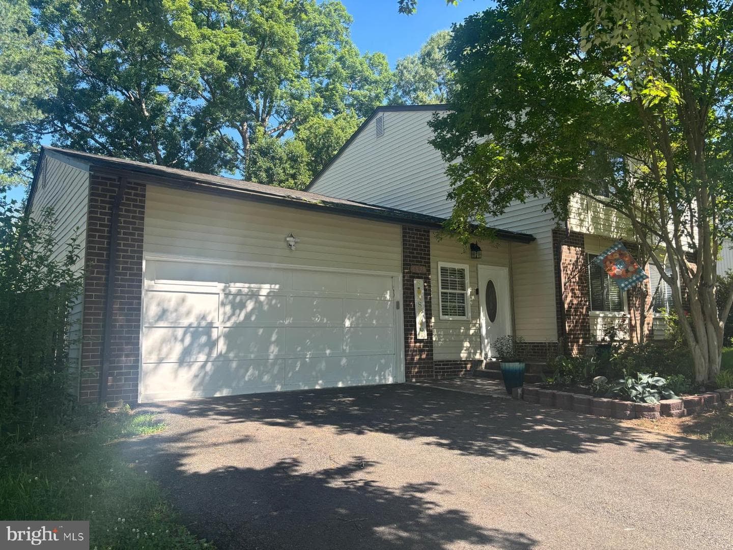 6820 Vantage Dr, Alexandria