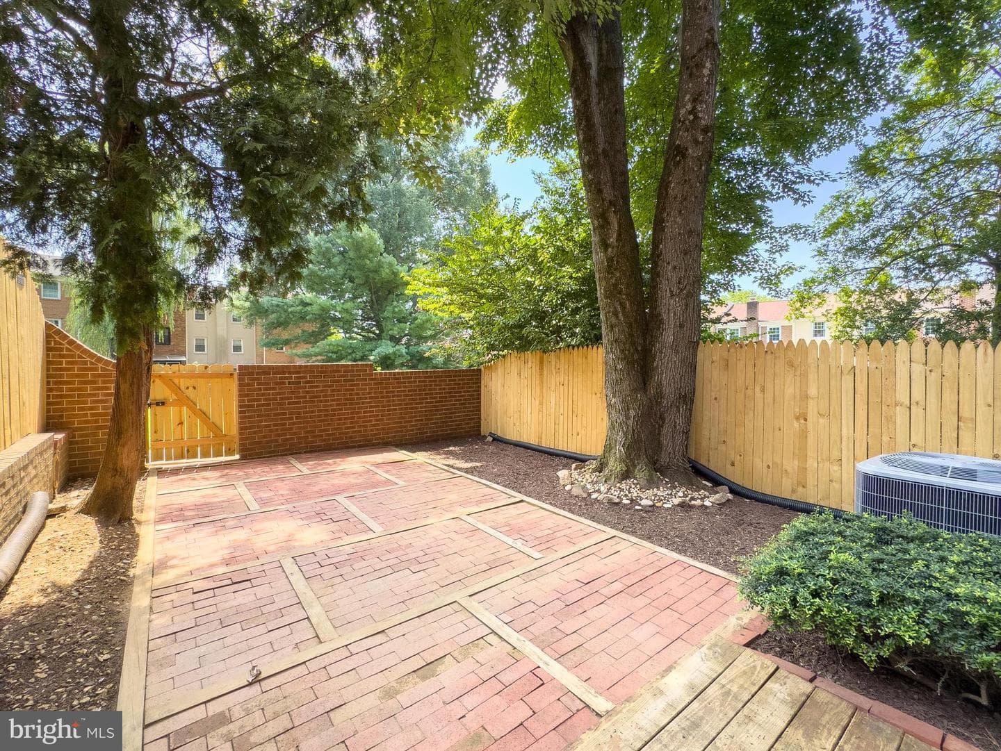 4527 Airlie Way photo 3