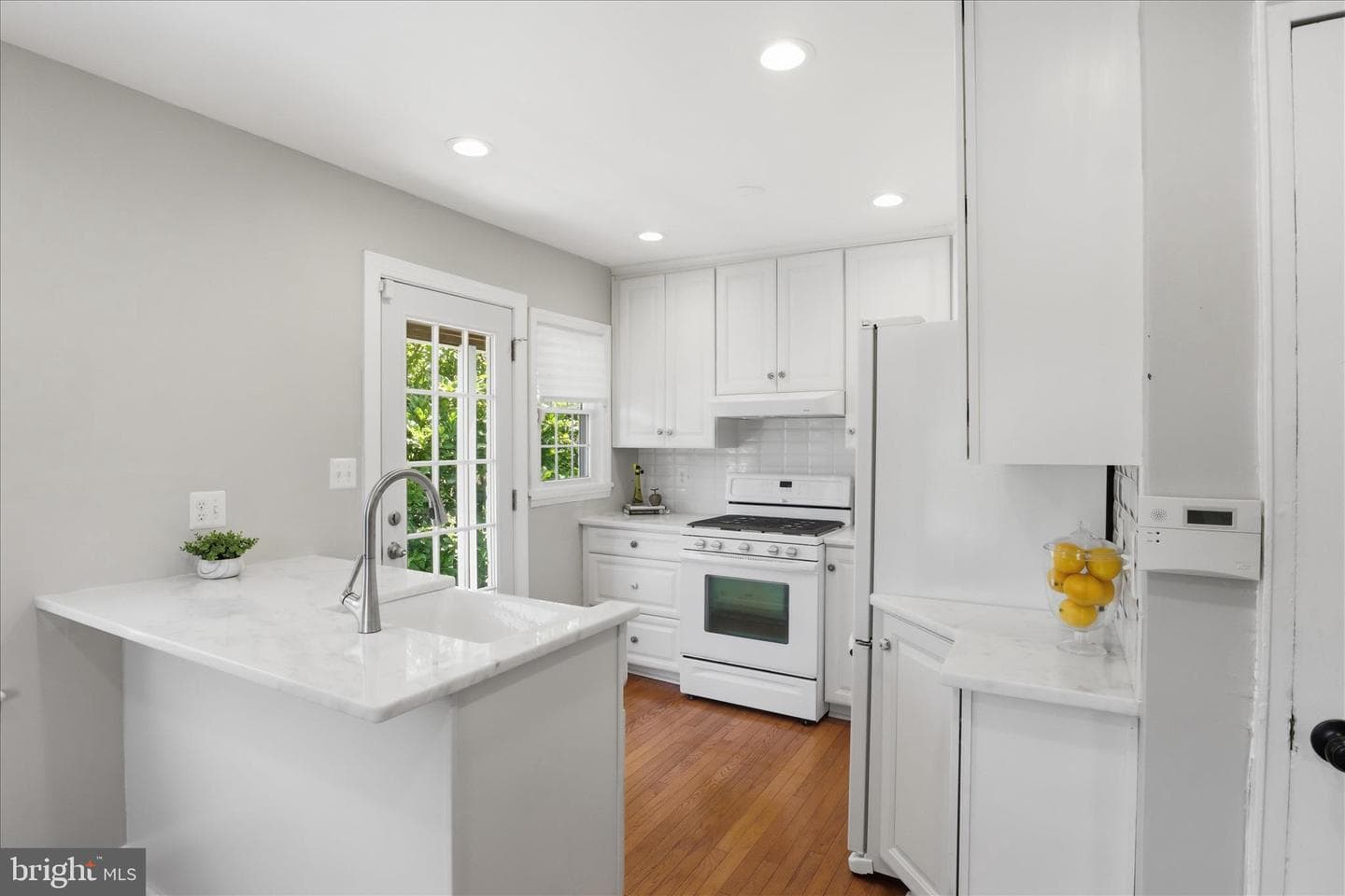 2504 Stone Hedge Drive photo 8