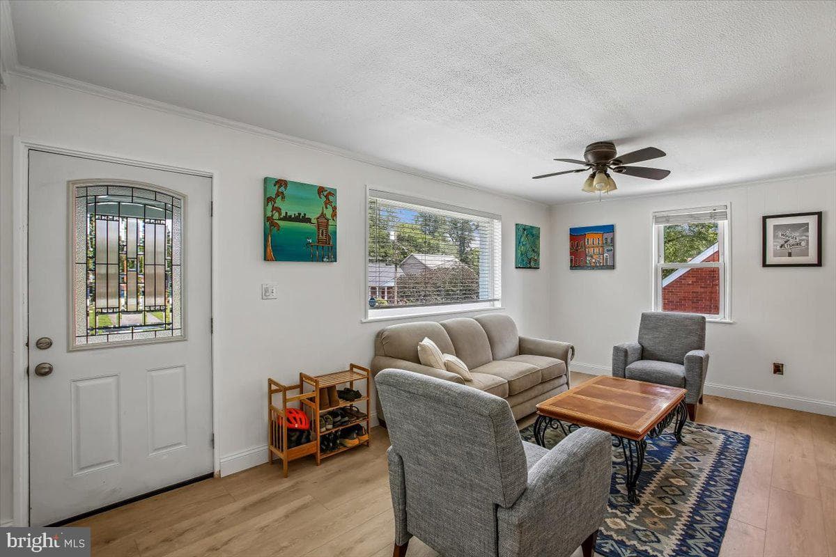 6813 Chestnut Avenue, Falls Church