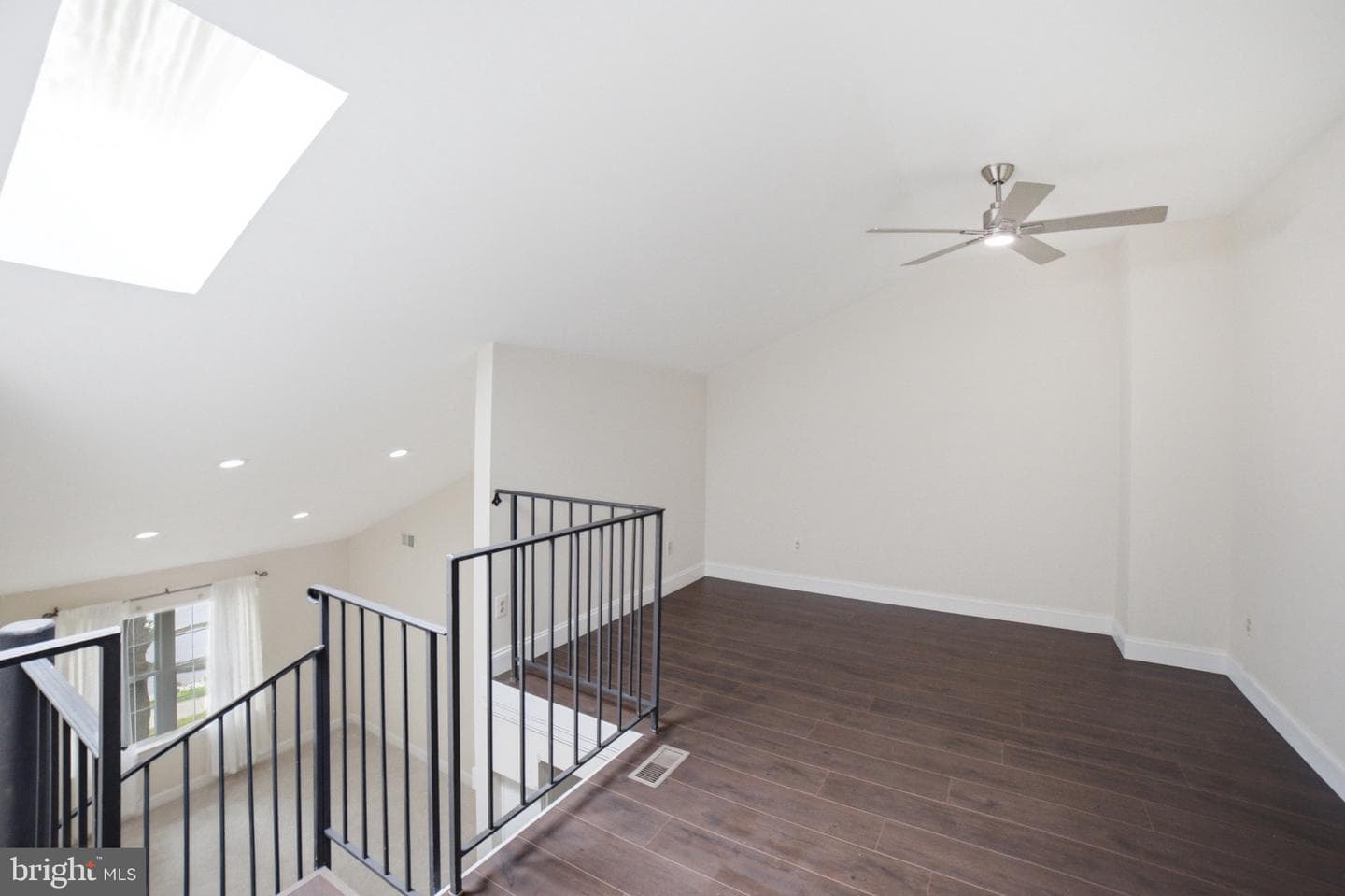 6090 Essex House Square #b photo 13